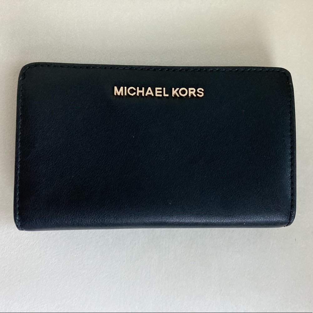 Black leather Michael Kors wallet